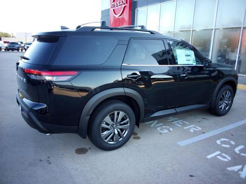 2025 Nissan Pathfinder SV FWD