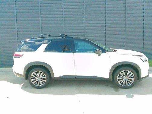2023 Nissan Pathfinder SL FWD