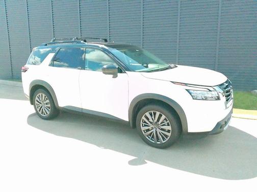 2023 Nissan Pathfinder SL FWD