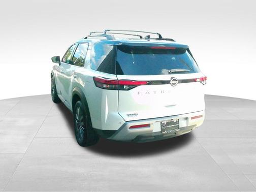 2023 Nissan Pathfinder SL FWD