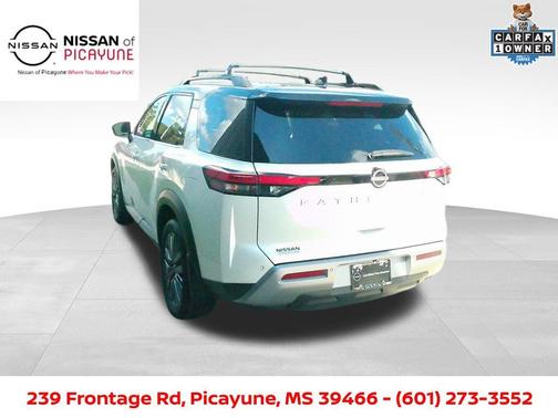 2023 Nissan Pathfinder SL FWD