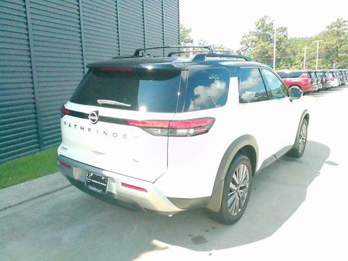 2023 Nissan Pathfinder SL FWD