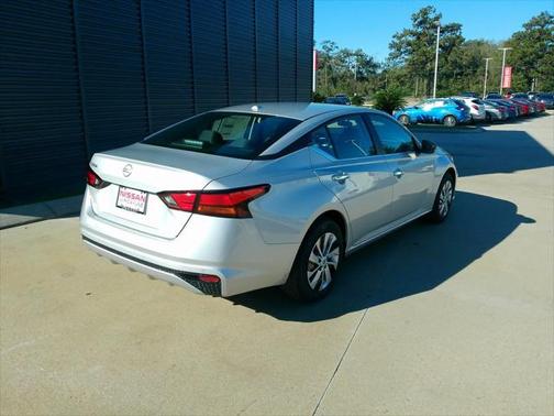 2025 Nissan Altima S FWD