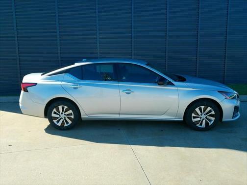 2025 Nissan Altima S FWD