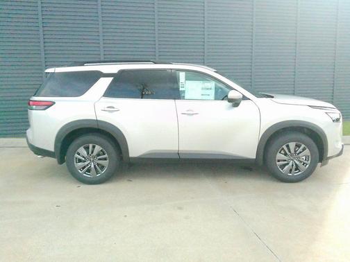 2025 Nissan Pathfinder SV FWD