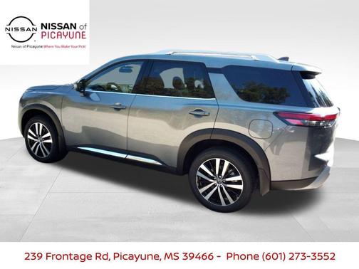 2025 Nissan Pathfinder Platinum FWD