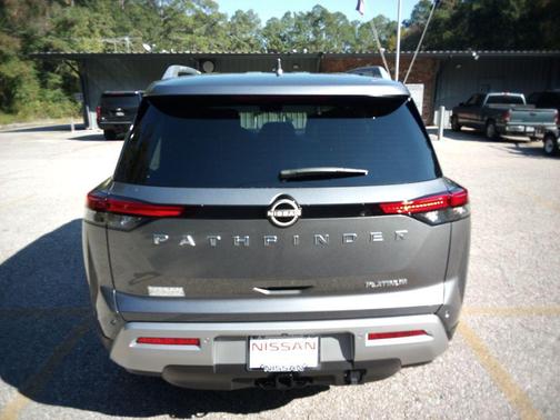 2025 Nissan Pathfinder Platinum FWD