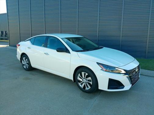 2025 Nissan Altima S FWD