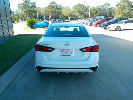 2025 Nissan Altima S FWD