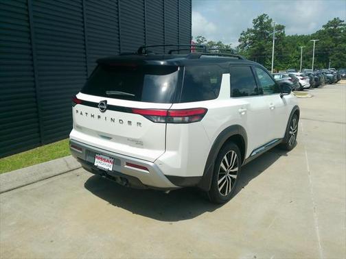 2023 Nissan Pathfinder Platinum 4WD