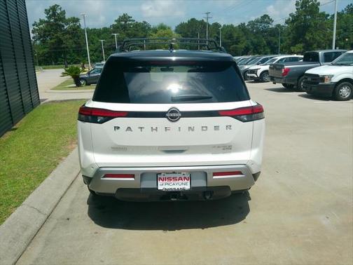 2023 Nissan Pathfinder Platinum 4WD