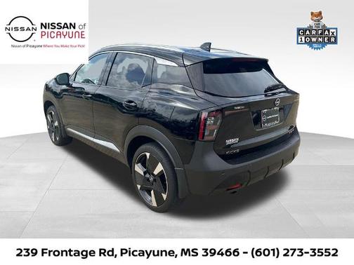 Super Black 2025 Nissan Kicks SR