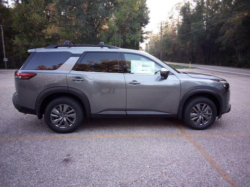 2025 Nissan Pathfinder SV FWD