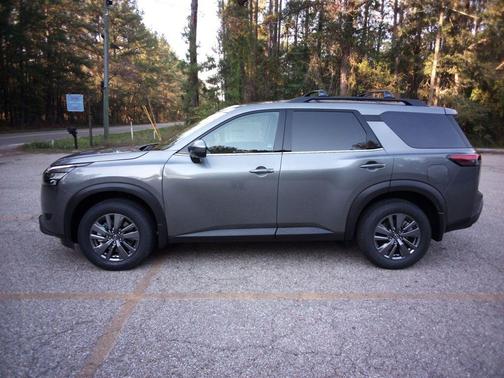 2025 Nissan Pathfinder SV FWD