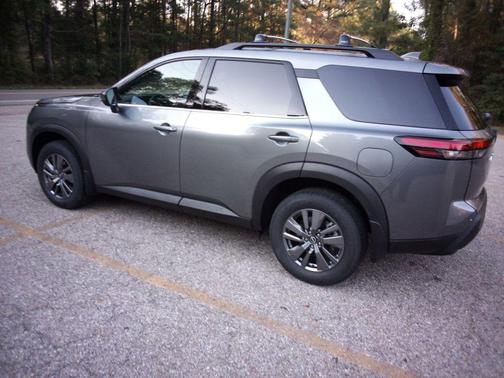 2025 Nissan Pathfinder SV FWD