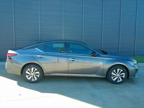 2025 Nissan Altima S FWD