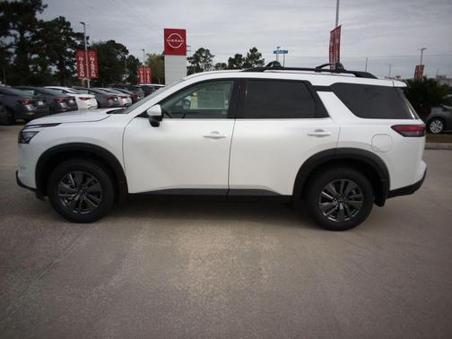 2025 Nissan Pathfinder SV FWD