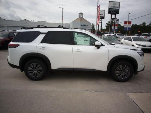 2025 Nissan Pathfinder SV FWD