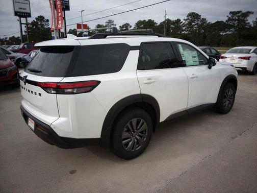 2025 Nissan Pathfinder SV FWD