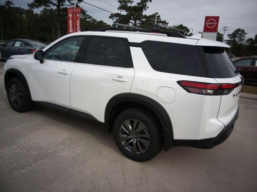 2025 Nissan Pathfinder SV FWD