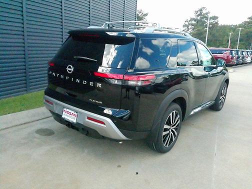 2025 Nissan Pathfinder Platinum FWD