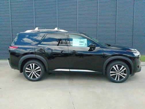 2025 Nissan Pathfinder Platinum FWD