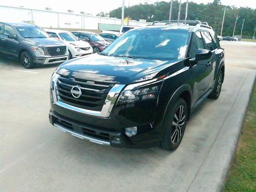2025 Nissan Pathfinder Platinum FWD