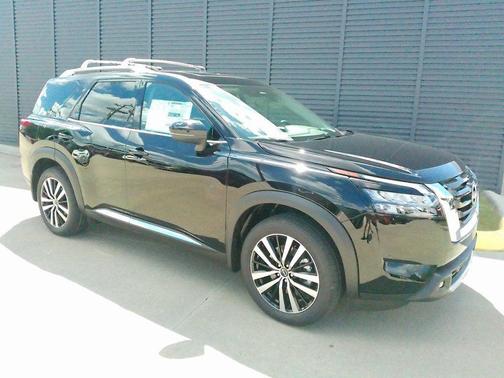 2025 Nissan Pathfinder Platinum FWD