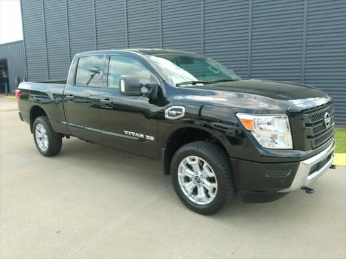 2024 Nissan Titan XD SV