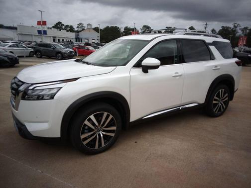 2025 Nissan Pathfinder Platinum 4WD