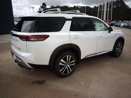 2025 Nissan Pathfinder Platinum 4WD