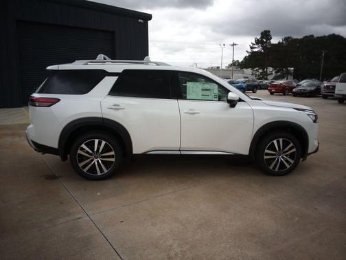 2025 Nissan Pathfinder Platinum 4WD
