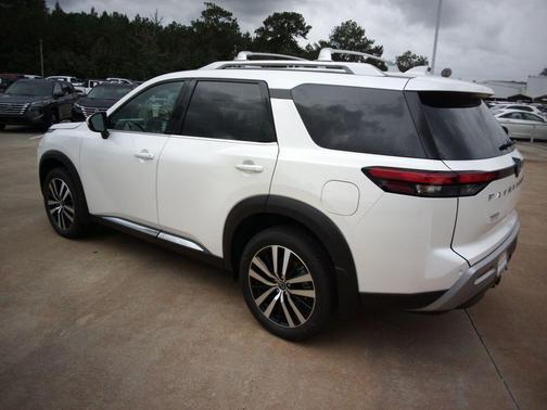 2025 Nissan Pathfinder Platinum 4WD