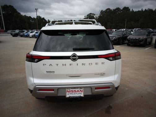 2025 Nissan Pathfinder Platinum 4WD