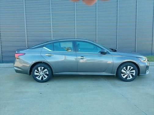 2025 Nissan Altima S FWD