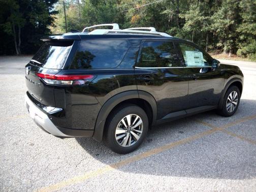 2025 Nissan Pathfinder SL FWD