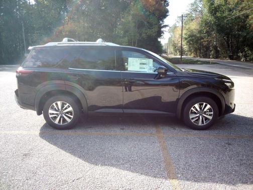 2025 Nissan Pathfinder SL FWD