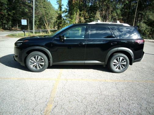 2025 Nissan Pathfinder SL FWD