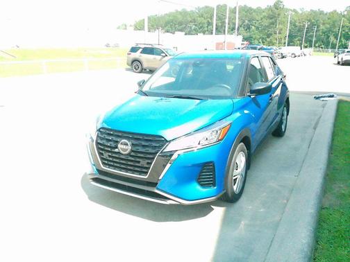 2025 Nissan Kicks S