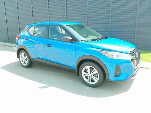 2025 Nissan Kicks S