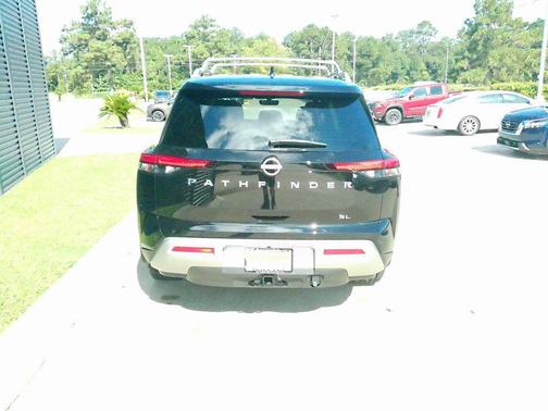 2025 Nissan Pathfinder SL FWD