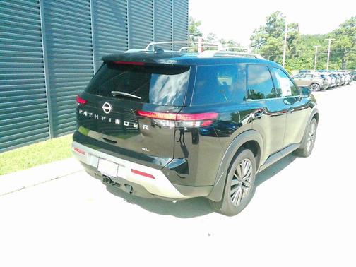 2025 Nissan Pathfinder SL FWD
