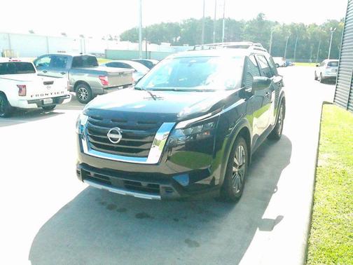 2025 Nissan Pathfinder SL FWD