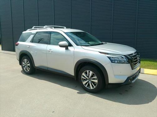 2025 Nissan Pathfinder SL FWD
