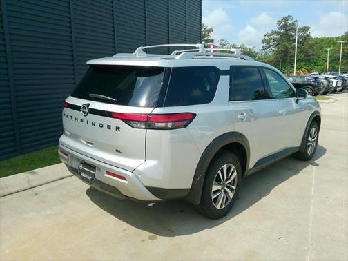 2025 Nissan Pathfinder SL FWD