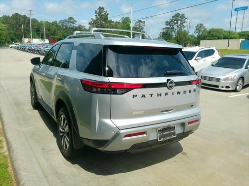 2025 Nissan Pathfinder SL FWD