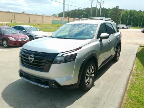 2025 Nissan Pathfinder SL FWD