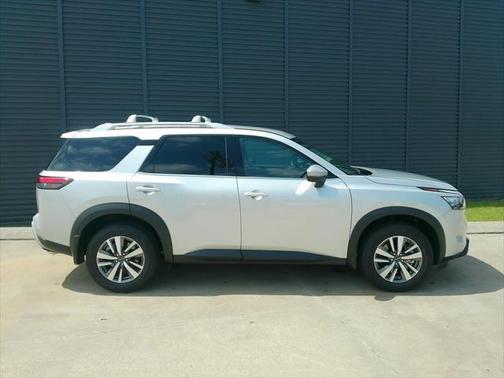 2025 Nissan Pathfinder SL FWD