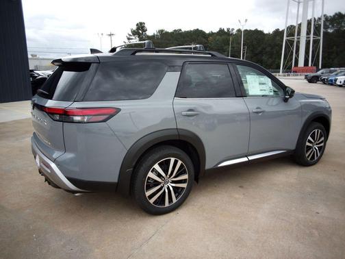 2025 Nissan Pathfinder Platinum FWD