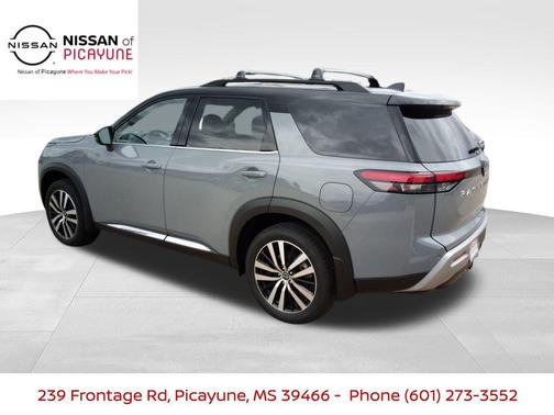 2025 Nissan Pathfinder Platinum FWD